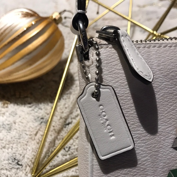 Coach white multi with a Christmas 🚂 beautiful 🎁 - Picture 11 of 13